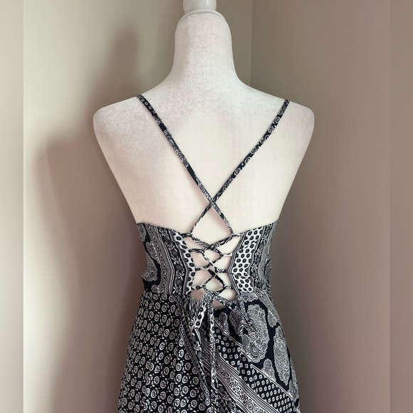 BooHoo Lace Up Back Midi Dress with Paisley/Mixed Print - Picture 6 of 10